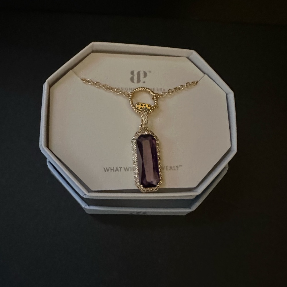 Luxurious Gold and Purple Pendant Necklace